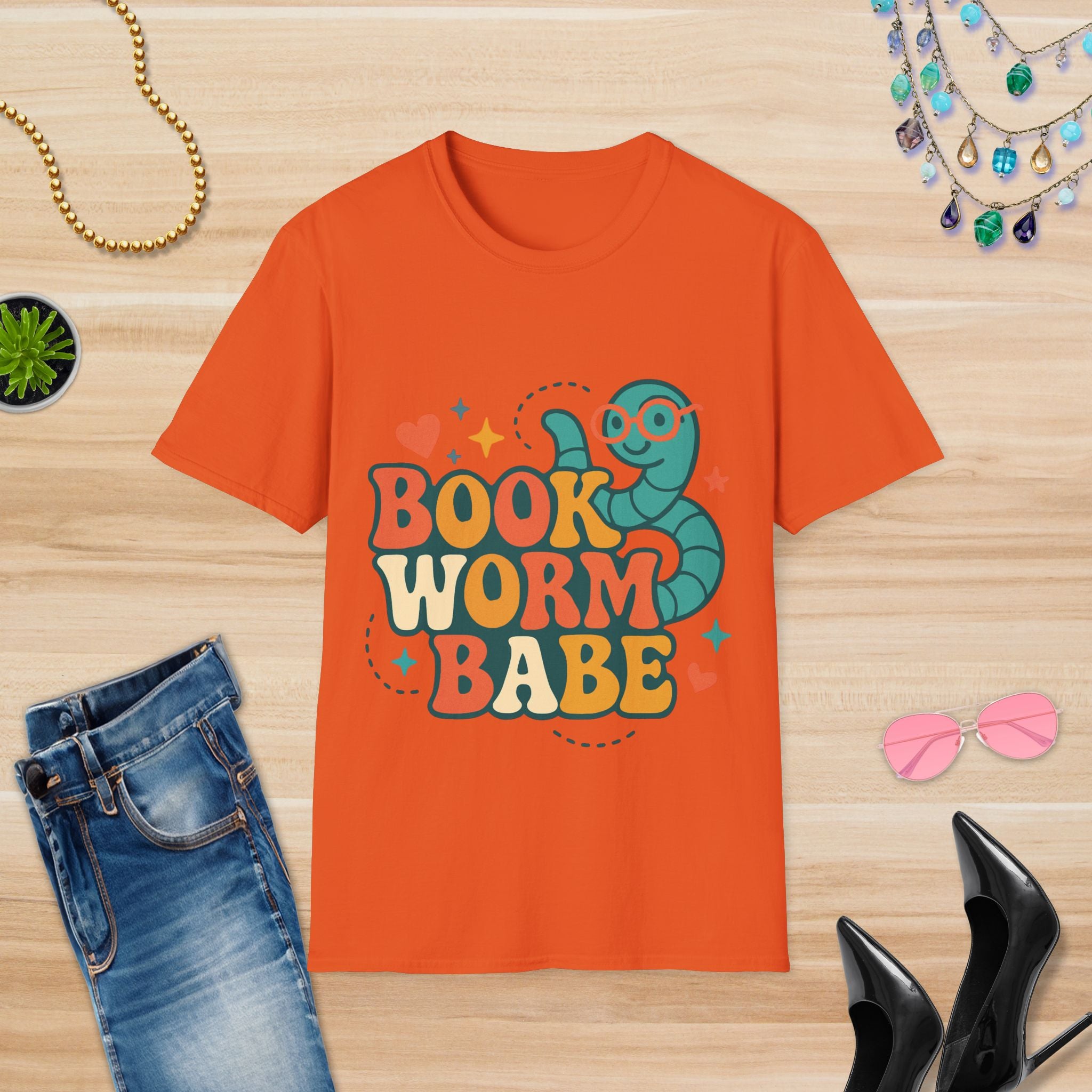 Book Worm Babe: T-Shirt