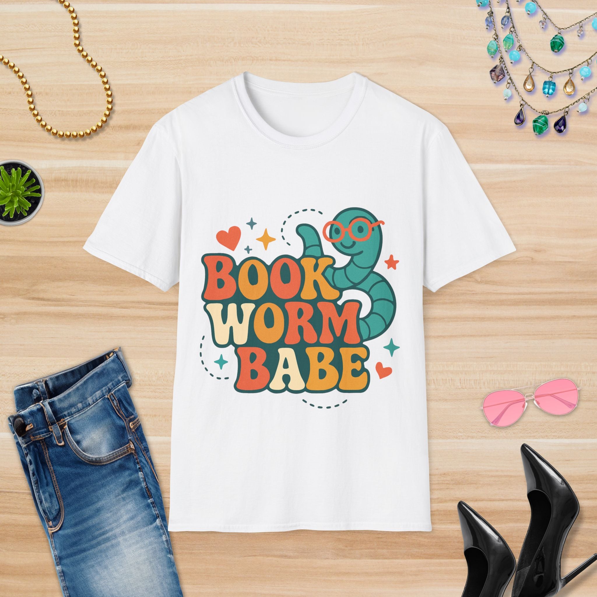 Book Worm Babe: T-Shirt