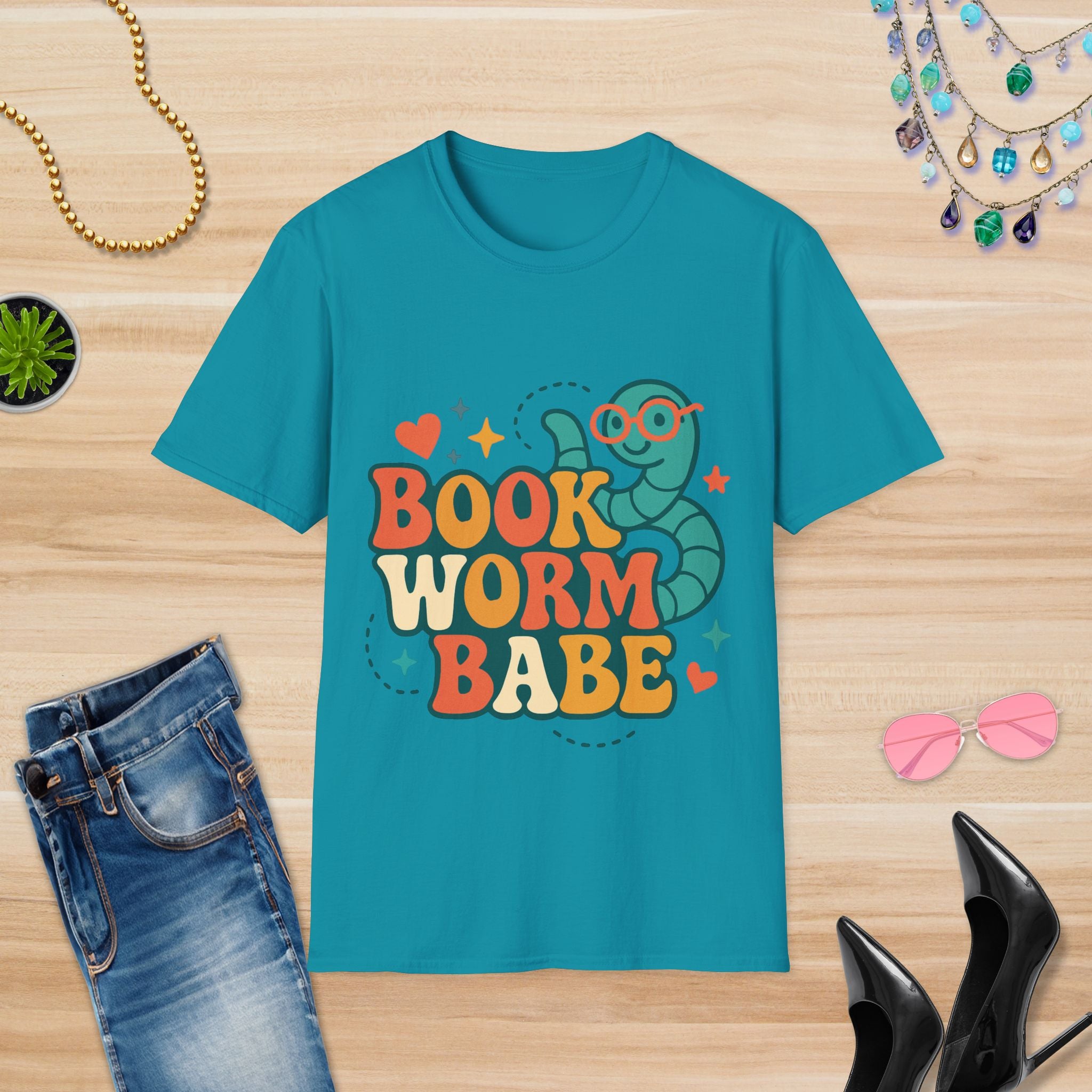 Book Worm Babe: T-Shirt