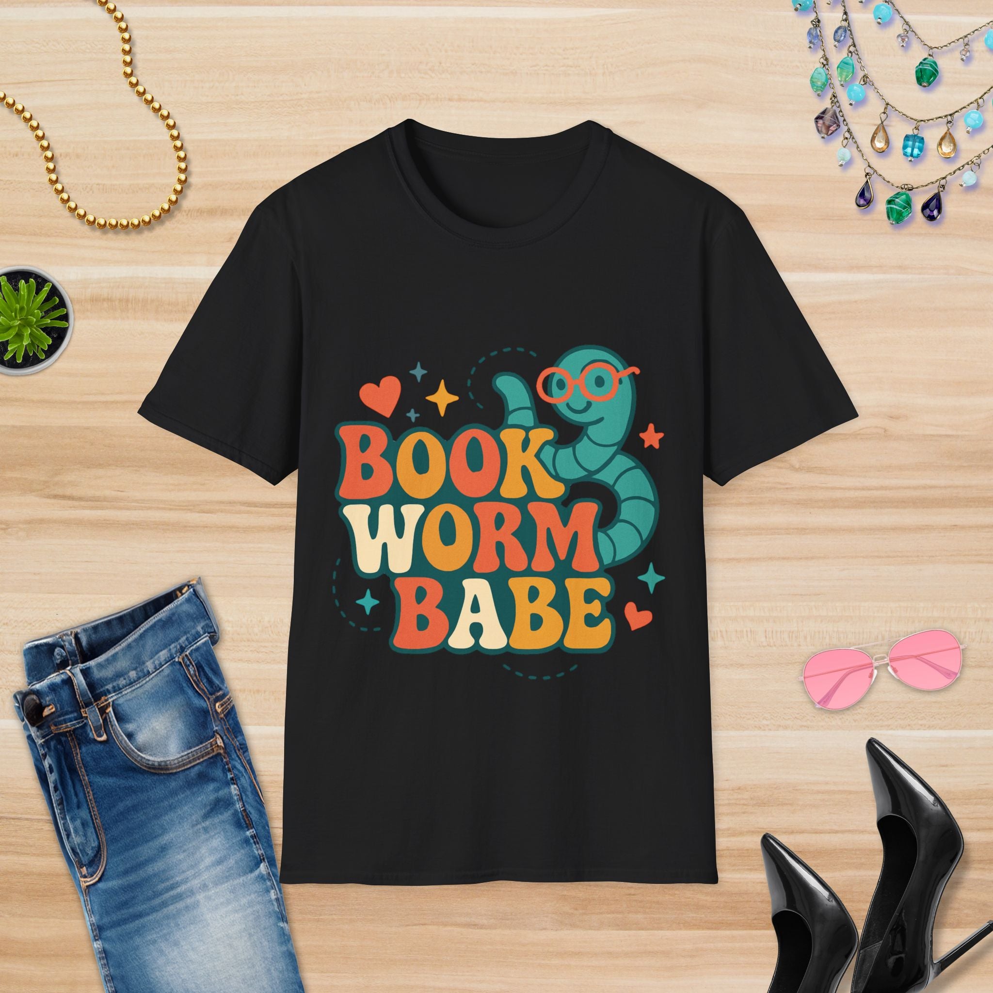 Book Worm Babe: T-Shirt
