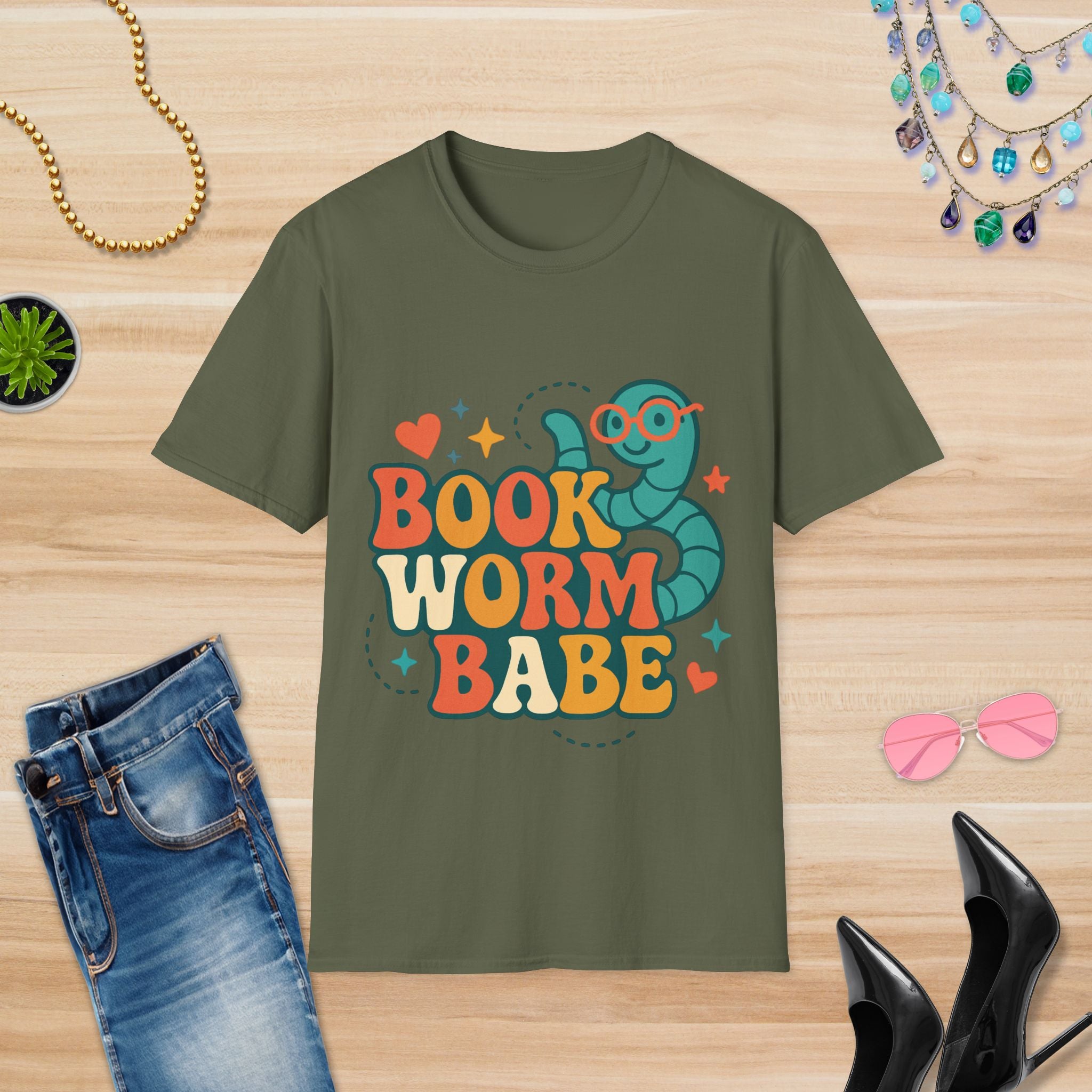 Book Worm Babe: T-Shirt
