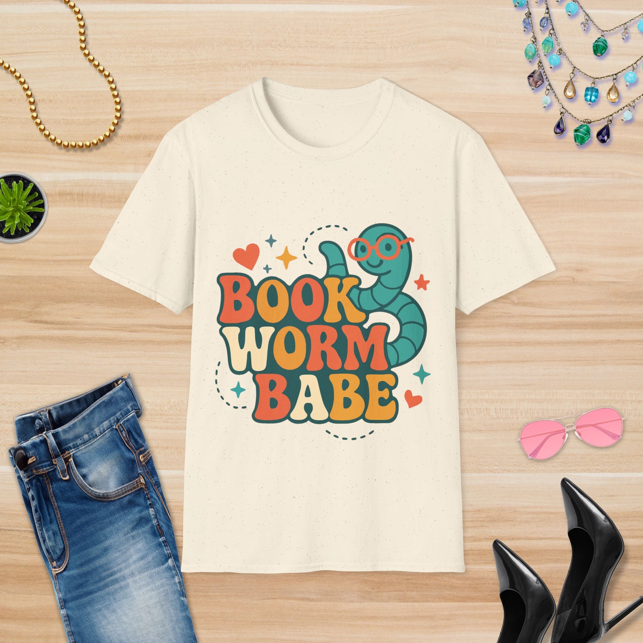 Book Worm Babe: T-Shirt