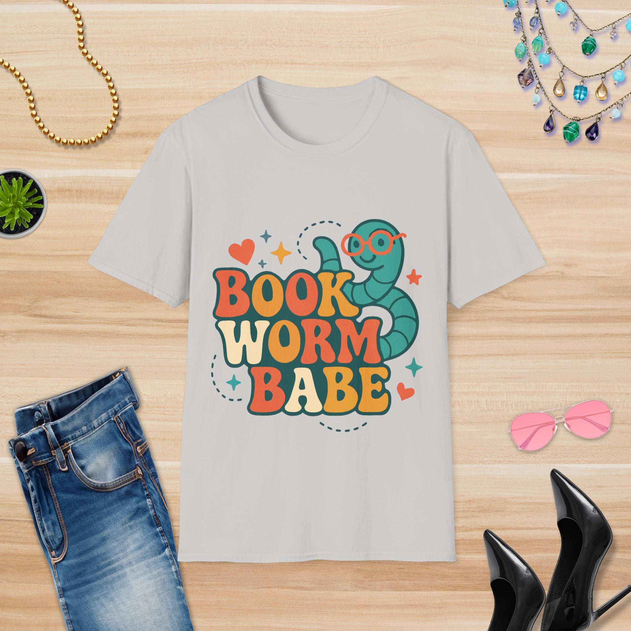 Book Worm Babe: T-Shirt